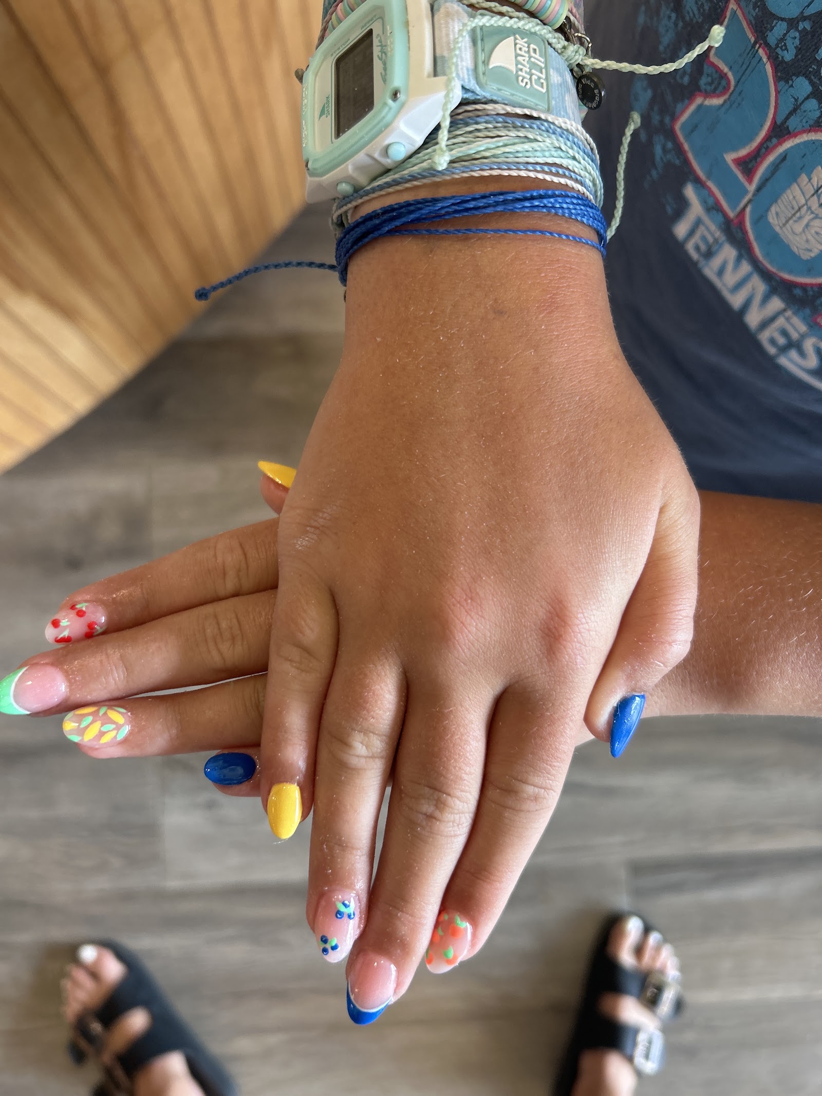 NAIL LOUNGE logo