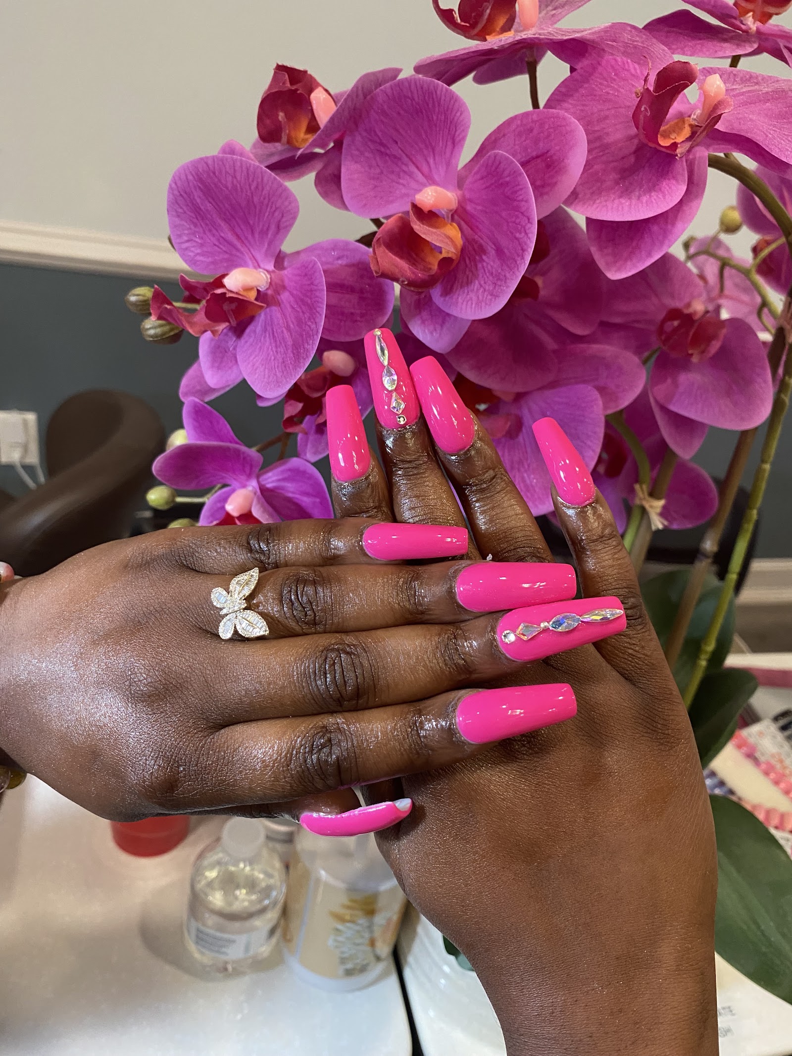 NAIL LOUNGE nail photo 4